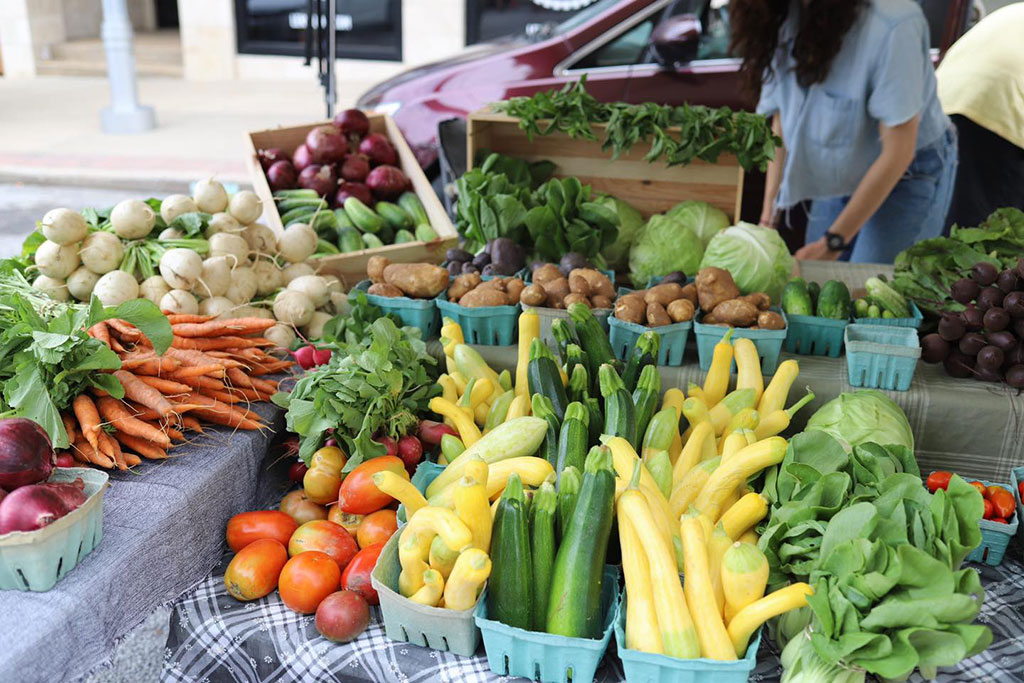 Fayetteville Farmers’ Market returns to the square on Thursdays