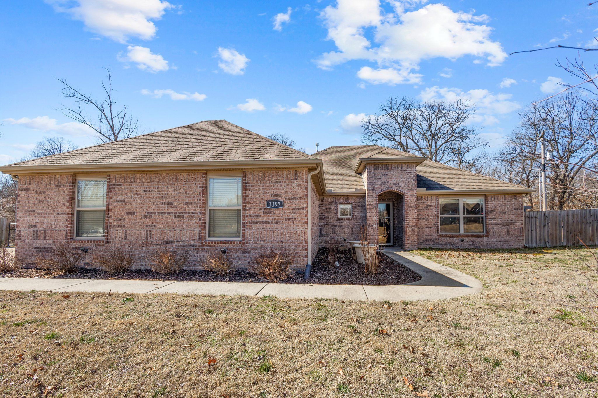 Sponsored Flyer Homes’ new listing in Pea Ridge offers two bedrooms, two baths, plus a penthouse for your feathered friends